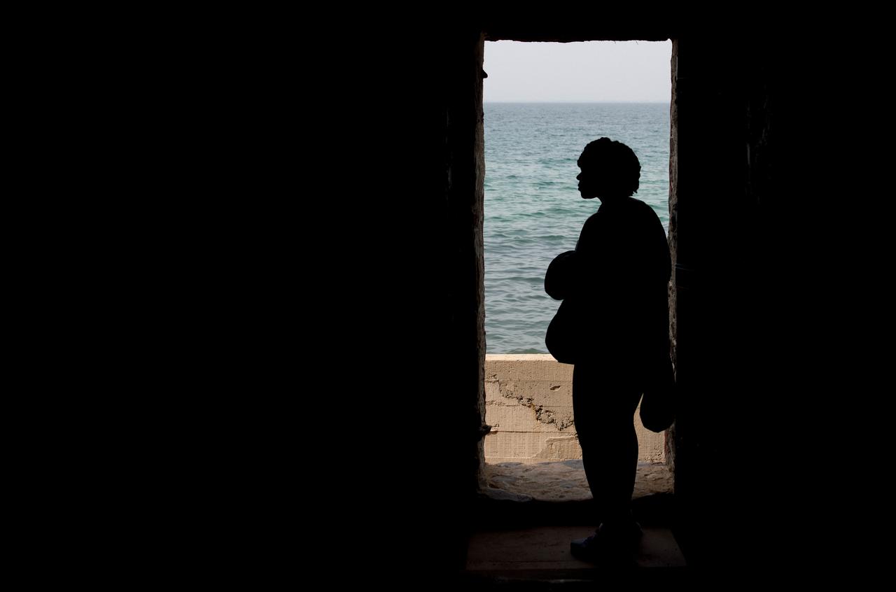 A tourist in the House of Slaves, or Maison des Esclaves, at Goree Island off the coast of Dakar, Senegal, June 26, 2013. (AFP Photo)