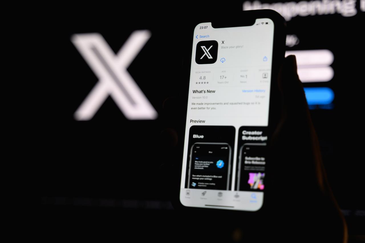 X crashes worldwide as users report widespread outages, access issues