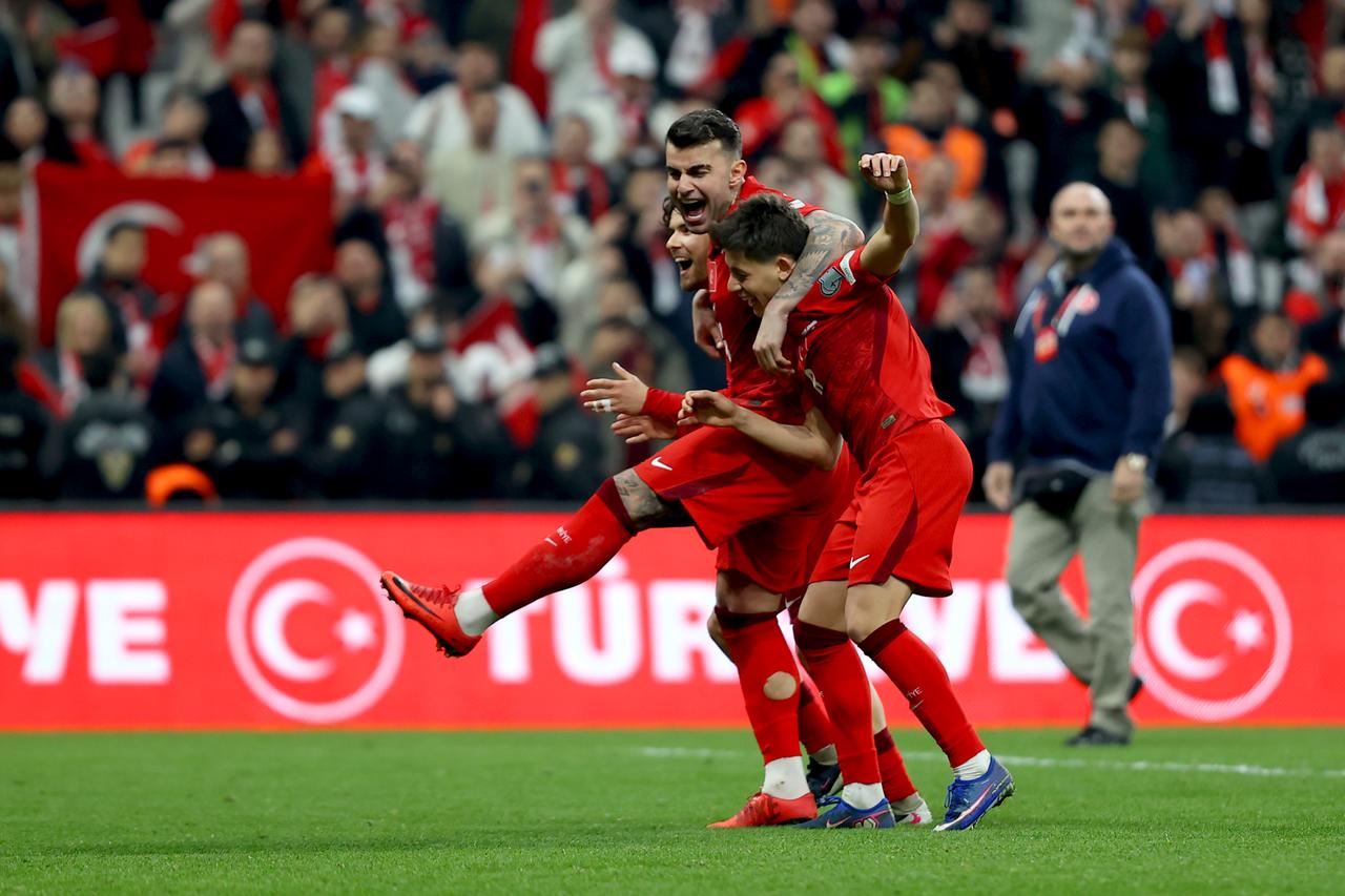 Global media praises Türkiye's win over Romania, spotlight on Guler