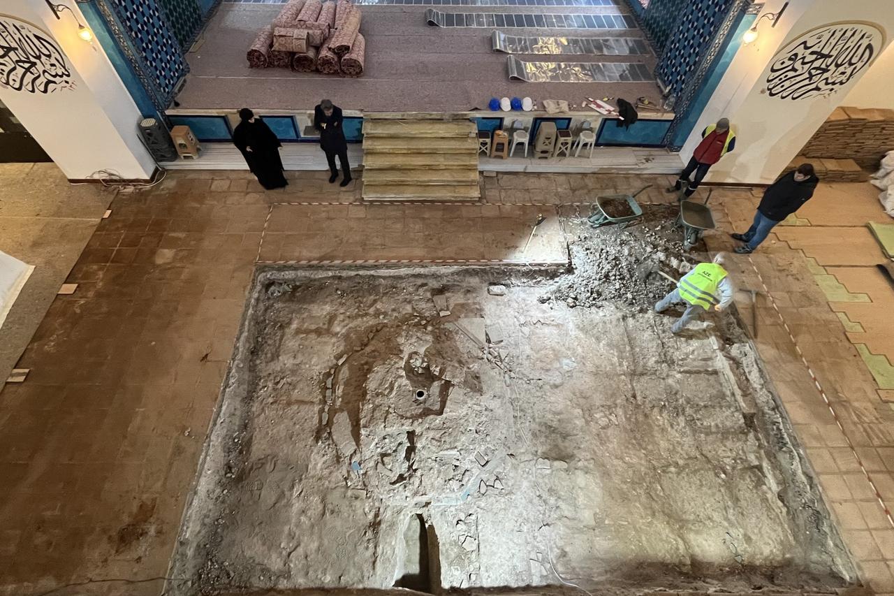 Hidden Ottoman-era pool uncovered in mosque depicted in Osman Hamdi Bey painting