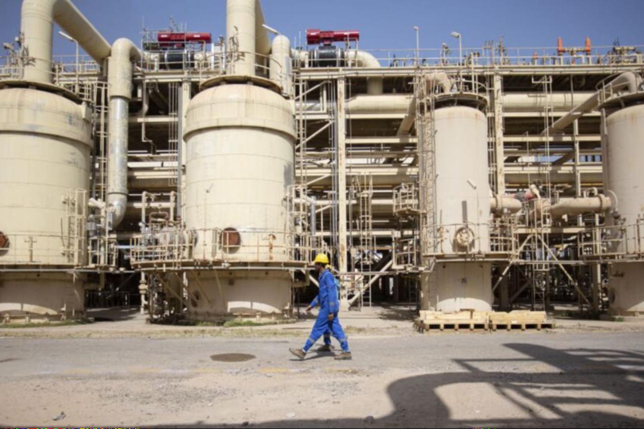 Iraq says oil operations have largely stopped due to war