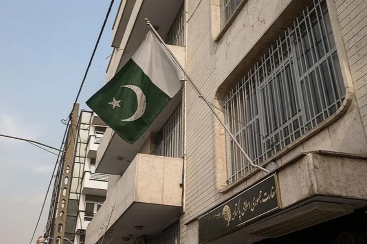 Israel strikes near Pakistani Ambassador's residence and embassy itself in Tehran Image