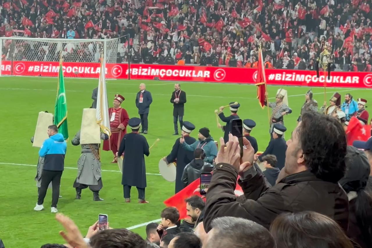 Mehter performance sets tone as Türkiye beats Romania in World Cup playoff