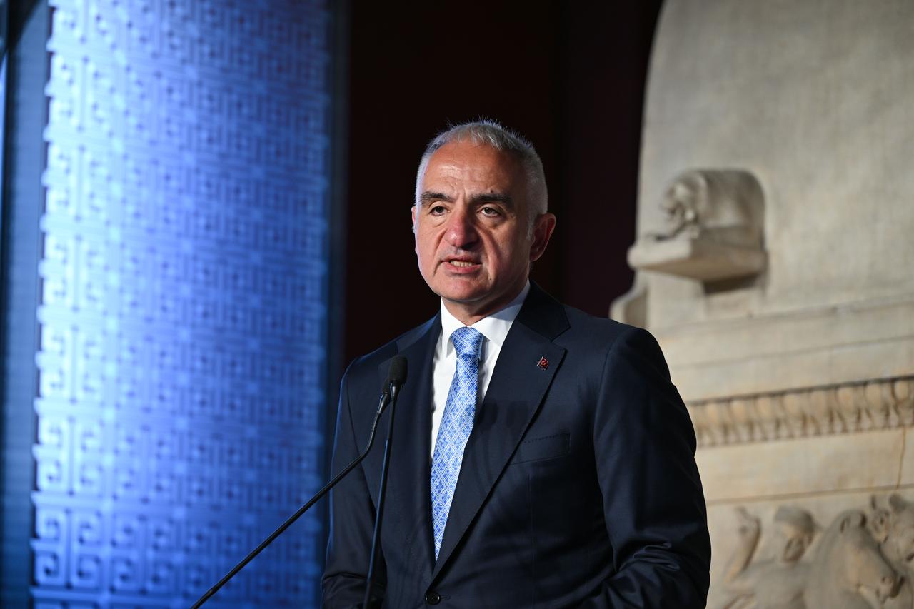 Mehmet Nuri Ersoy delivers a speech during the handover ceremony of the “angel statue” at Istanbul Archaeologcial Museums, Istanbul, Türkiye, March 27, 2026. (AA Photo)