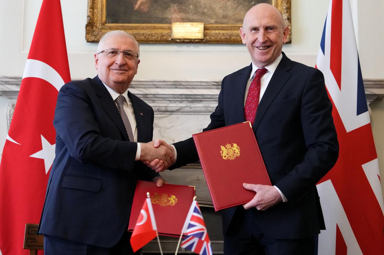 Britain's Defense Secretary John Healey (R) and Türkiye's Defense Minister Yasar Guler (L) shake hands after signing an agreement in central London on March 25, 2026. (AFP Photo)