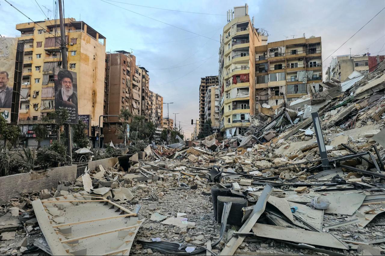 A photograph shows a portrait of Iran’s slain supreme leader Ali Khamenei and the rubble of a destroyed building at the site of an overnight Israeli airstrike in Beirut’s southern suburbs, March 28, 2026. (AFP Photo)