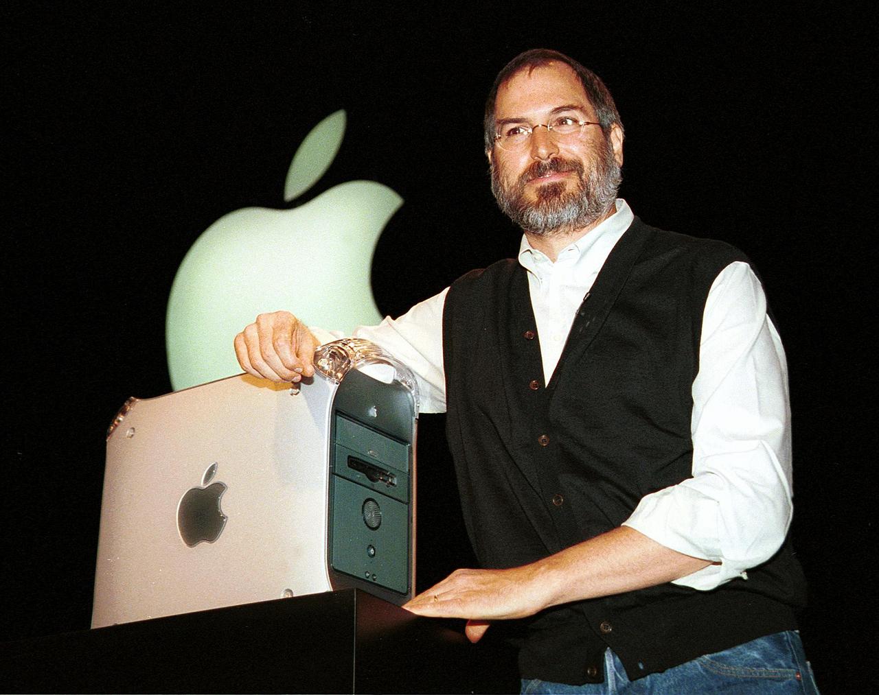 Apple co-founder and interim CEO Steve Jobs unveils the Power Mac G4 at Seybold in San Francisco, California, U.S., August 31, 1999. (AFP Photo)