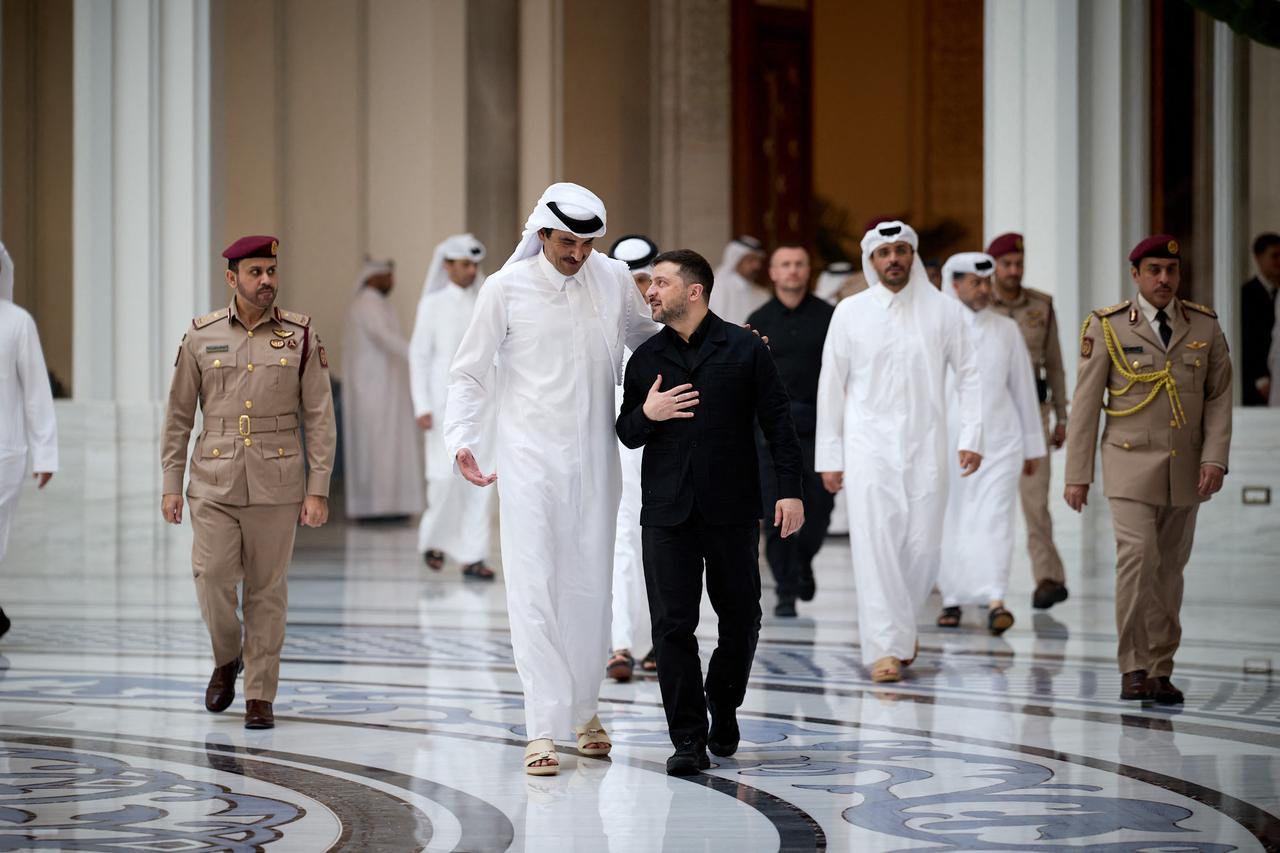 Ukraine's President Volodymyr Zelenskyy (C-R) and Qatar's Emir Sheikh Tamim bin Hamad Al-Thani (C-L) during their meeting in Doha, March 28, 2026. (Photo by Handout/Ukrainian Presidential Press Service/AFP)
