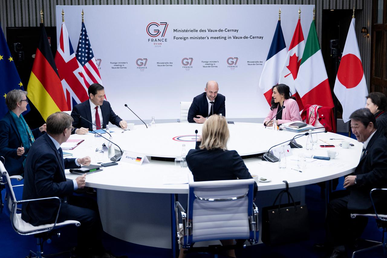 EU's Kaja Kallas and officials from Britain, Saudi Arabia, Germany, Italy, Canada, France, South Korea, India, Japan, Brazil and US attend talks during a G7 Foreign Ministers' meeting at the Vaux-de-Cernay Abbey in Cernay-la-Ville outside Paris, March 27, 2026. (AFP Photo)