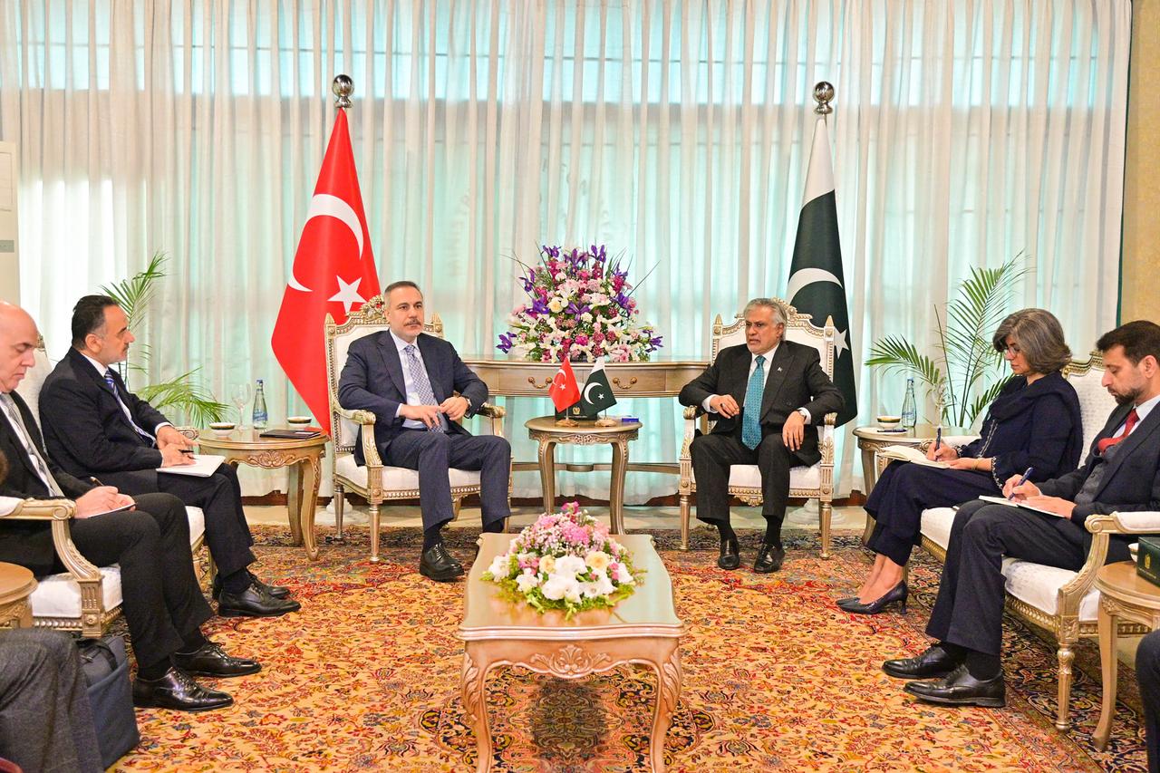 This handout photograph taken and released by Pakistan's Ministry of Foreign Affairs on March 29, 2026 shows Pakistan's Foreign Minister Ishaq Dar (R) speaking with his Turkish counterpart Hakan Fidan during their meeting at Foreign Ministry office in Islamabad. (Pakistan's Ministry of Foreign Affairs / AFP Photo)