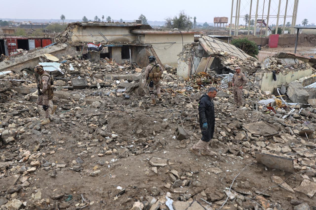 Iraqi soldiers inspect the site of a destroyed healthcare center in the Habbaniyah military base in Habbaniyah, west of Baghdad, Iraq on March 26, 2026. (AFP Photo)