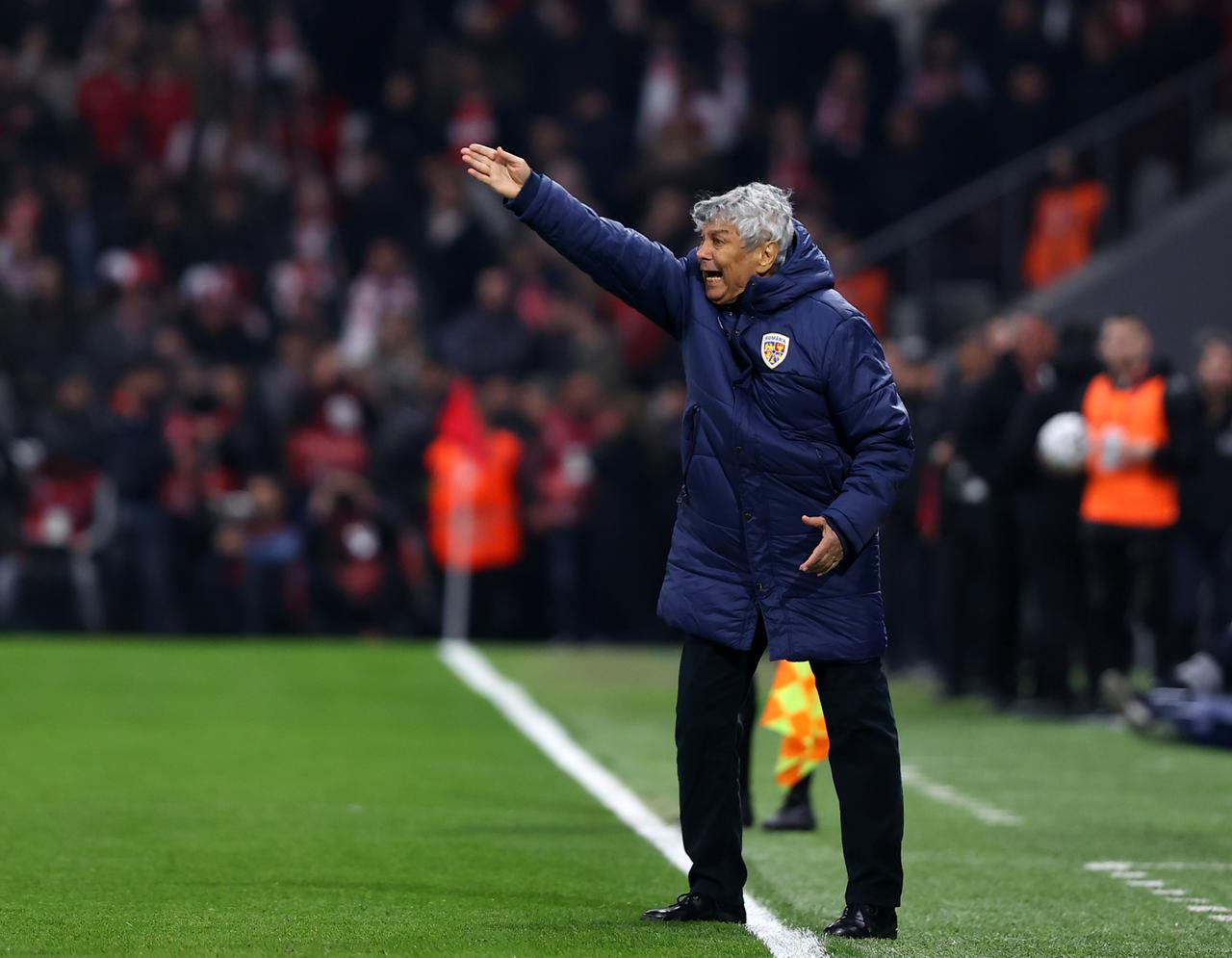 Romania head coach Mircea Lucescu gives tactics to his players during the 2026 FIFA World Cup European Qualifiers play-off semifinal match between Turkiye and Romania at Tupras Stadium in Istanbul, Türkiye, March 26, 2026. (AA Photo)