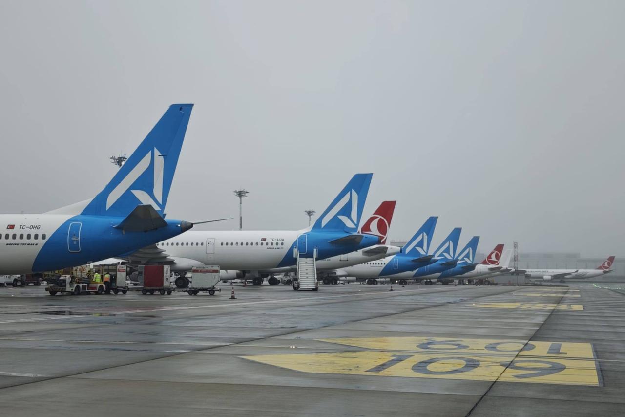 Weather disrupts Istanbul flights as AJet, Pegasus cancel dozens