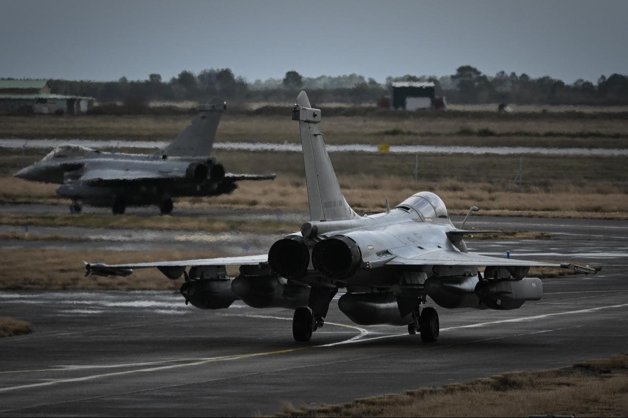 French Air and Space Force Rafale fighter jets taxi toward the runway at Air Base 120 in Cazaux, south-western France, on January 29, 2026, during the TOPAZE 2026 exercise. (AFP Photo)