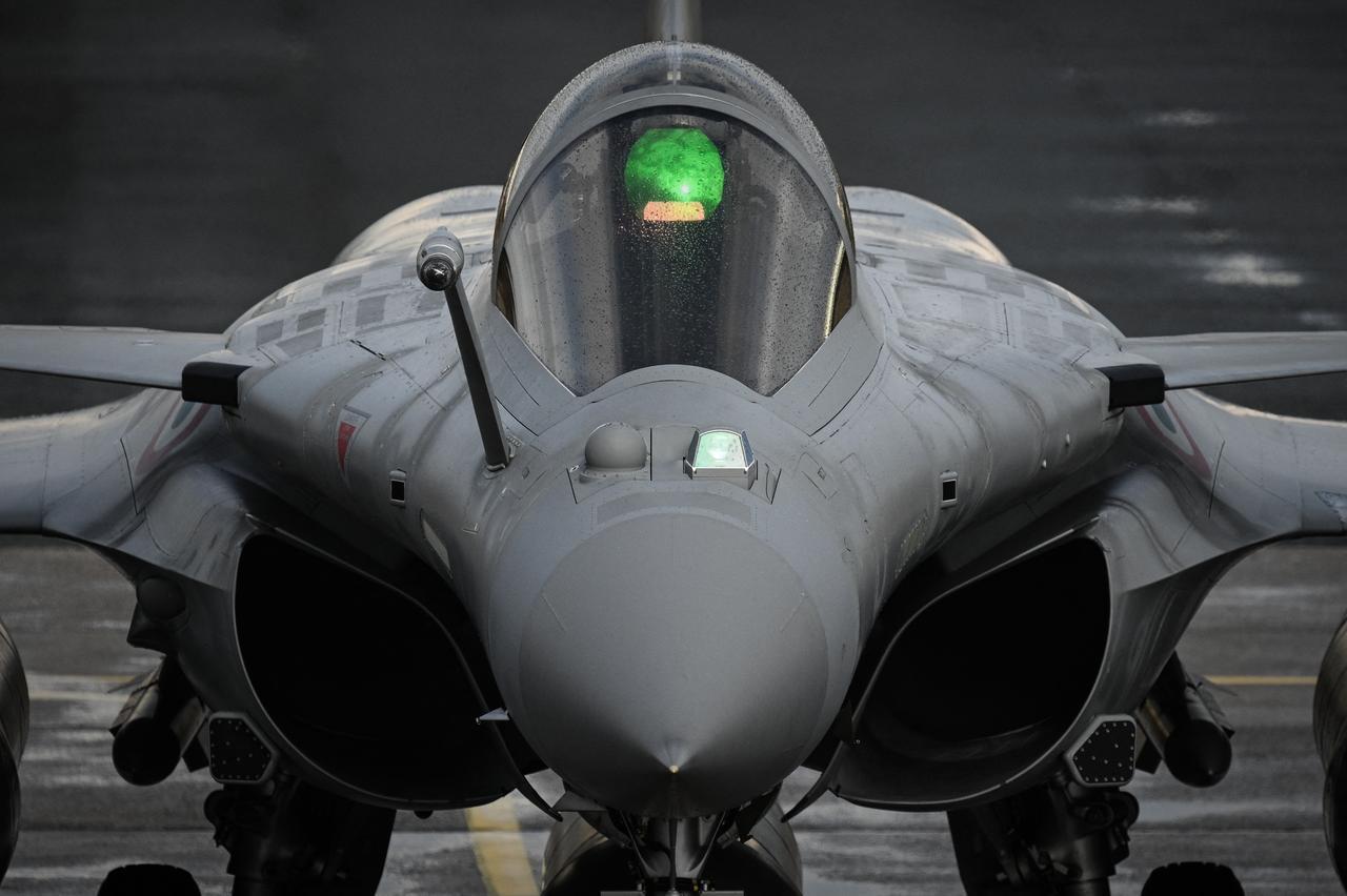 A French Air and Space Force Rafale fighter jet stands ready at Air Base 120 in Cazaux, south-western France, on January 29, 2026, during the TOPAZE 2026 exercise. (AFP Photo)