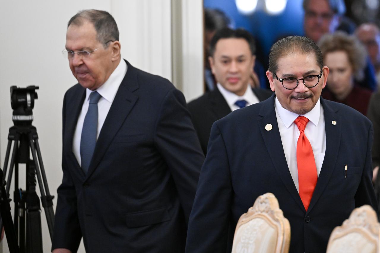 Russian Foreign Minister Sergey Lavrov (L) meets with Brunei's Second Minister of Foreign Affairs Erywan Yusof (R) in Moscow, Russia, on March 3, 2026. (AA Photo)