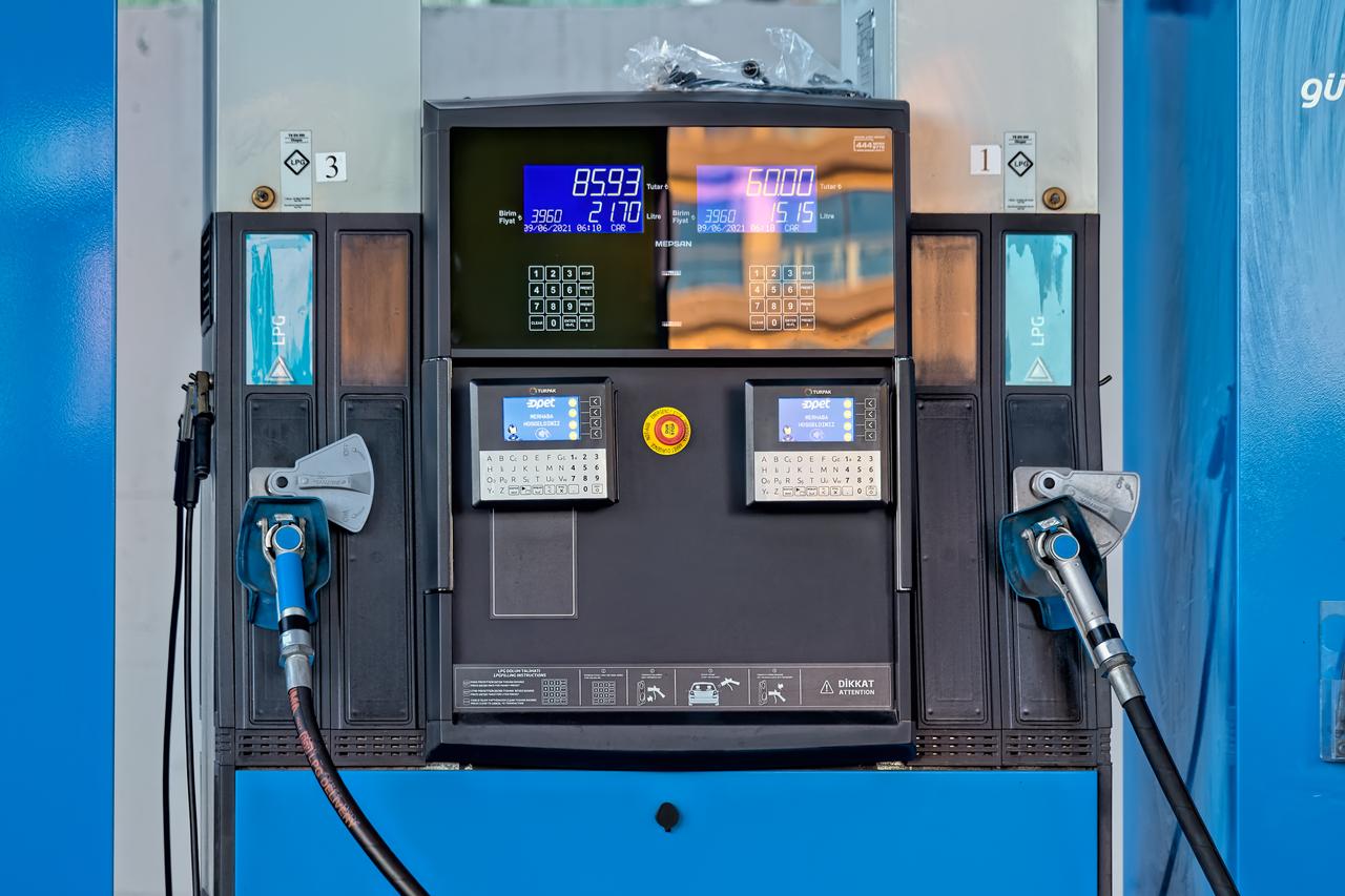 A fuel pump displays prices and volume at a gas station in Istanbul, Türkiye, June 9, 2021. (Adobe Stock Photo)