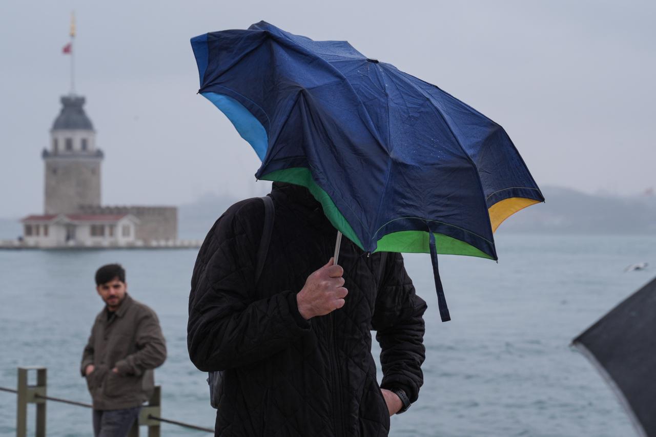 Days of steady rain leave parts of Istanbul underwater, more showers on horizon