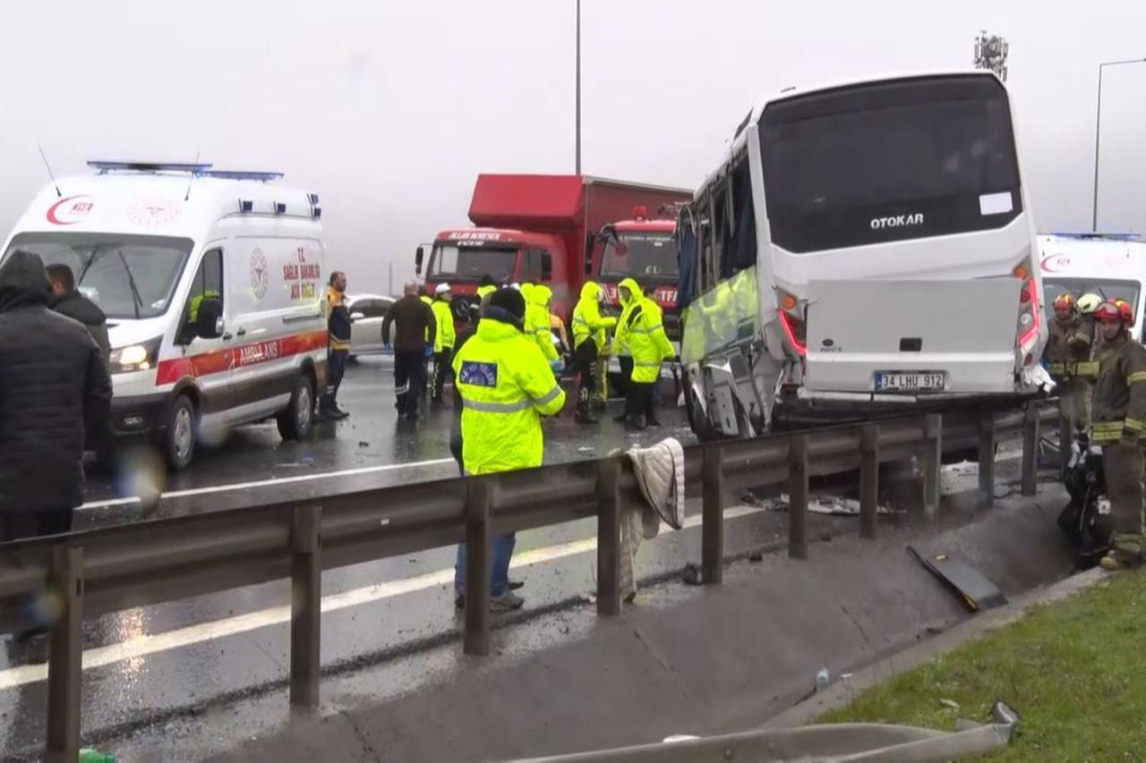 A shuttle vehicle carrying police officers crashes into barriers on the Northern Marmara Motorway in Istanbul, Türkiye on March 30, 2026. (IHA Photo)