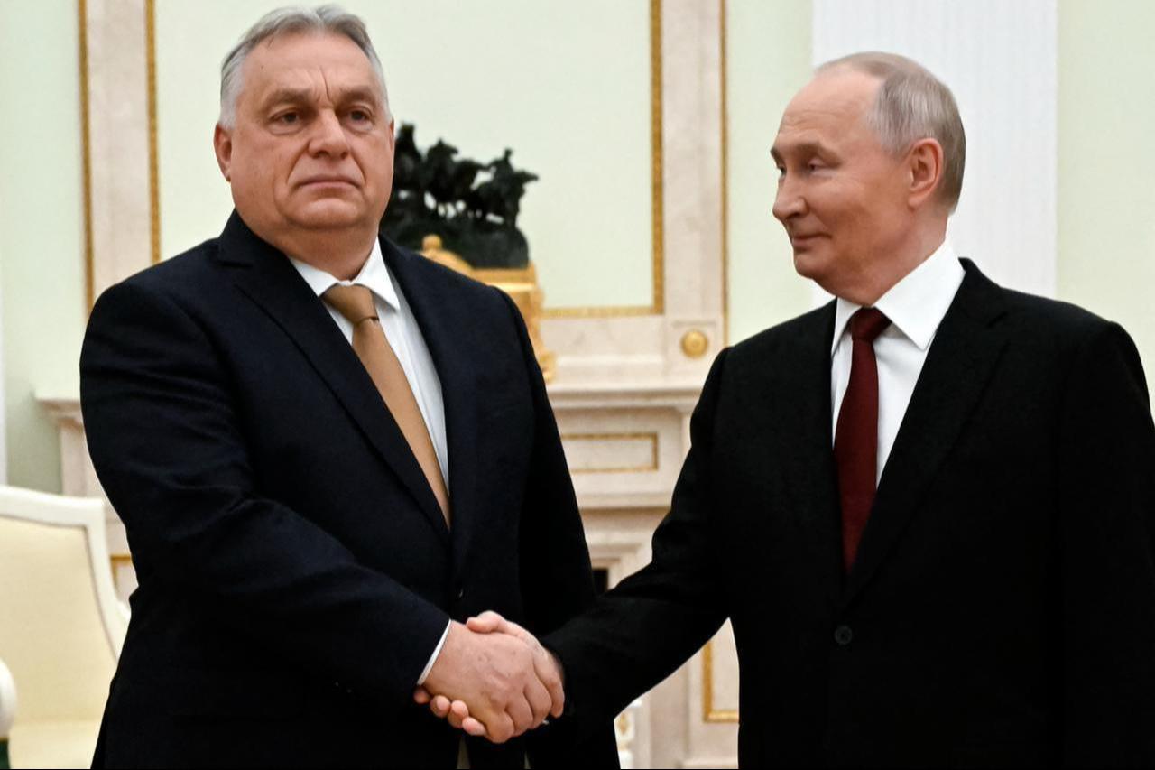 Russias President Vladimir Putin and Hungarys Prime Minister Viktor Orban shake hands during a meeting at the Kremlin in Moscow on Nov. 28, 2025. (AFP Photo)