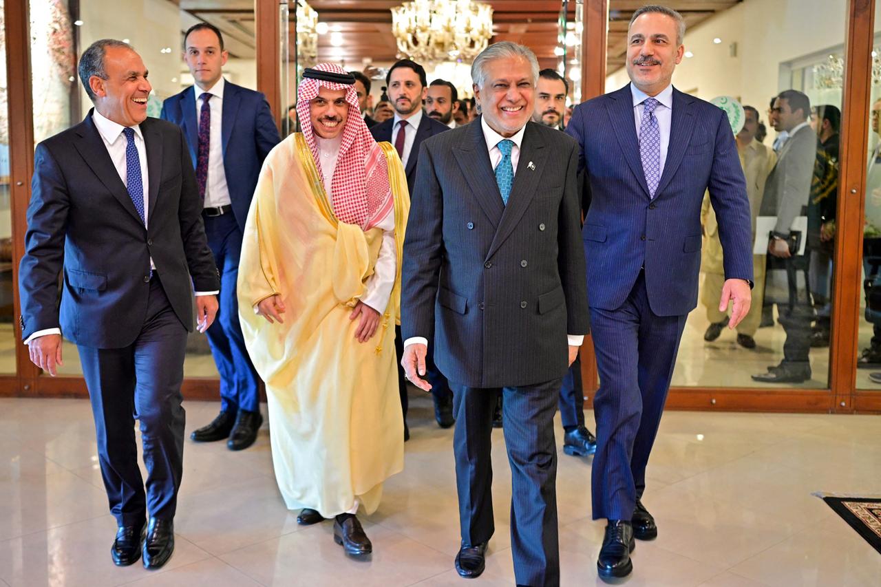 'De facto' third bloc forms in Islamabad talks amid Iran war