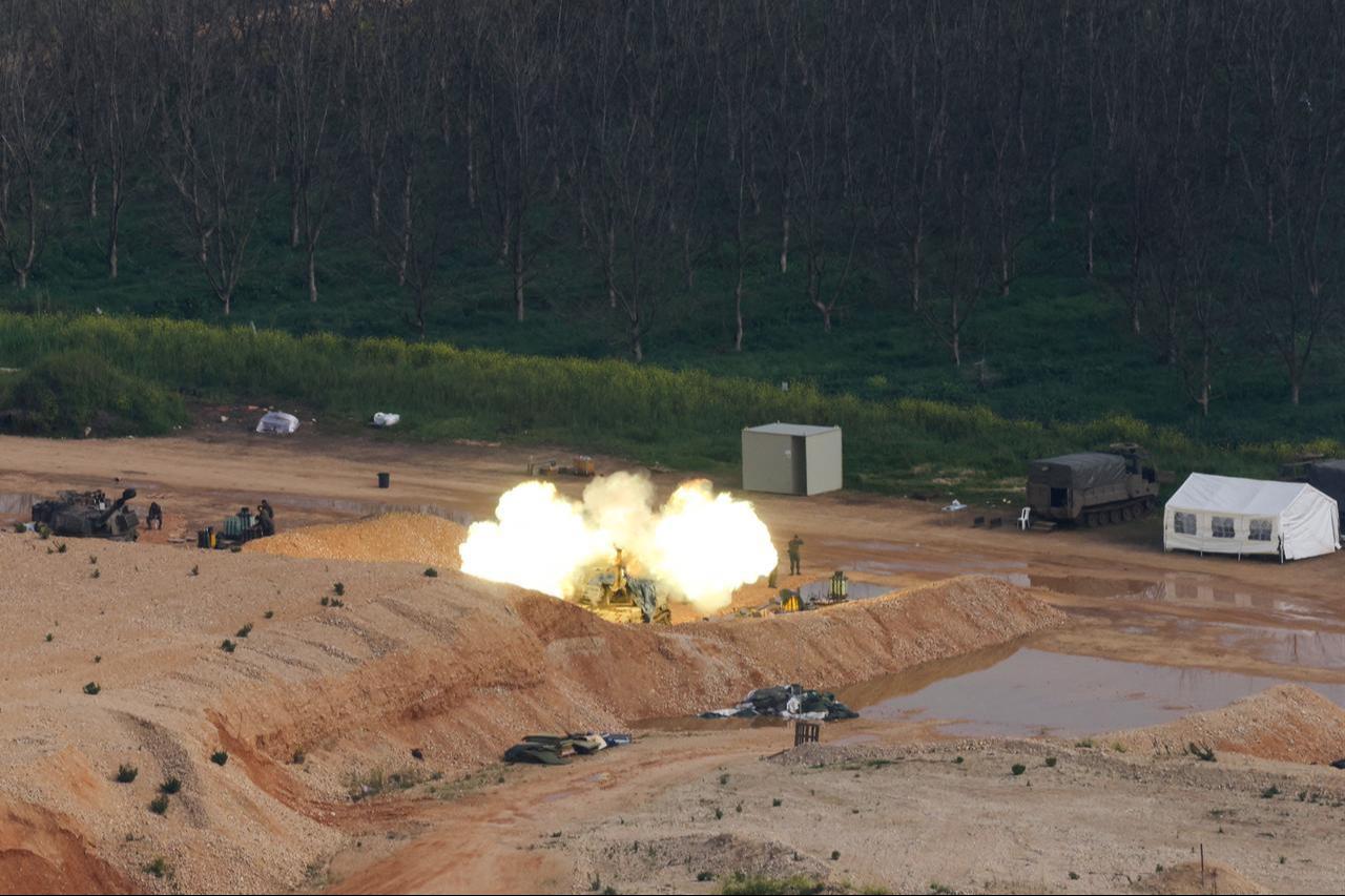 An Israeli self-propelled howitzer artillery gun fires rounds towards southern Lebanon from a position in the upper Galilee in northern Israel near the border, March 28, 2026. (AFP Photo)