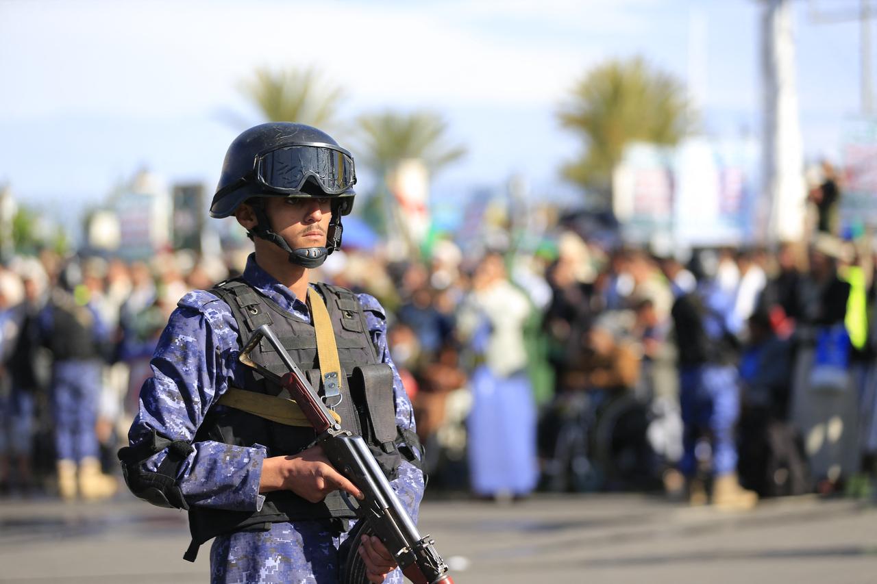 A security personnel stands guard as Houthi supporters gather during a rally in solidarity with Iran and Lebanon in the Yemeni capital Sanaa on March 27, 2026. (AFP Photo)