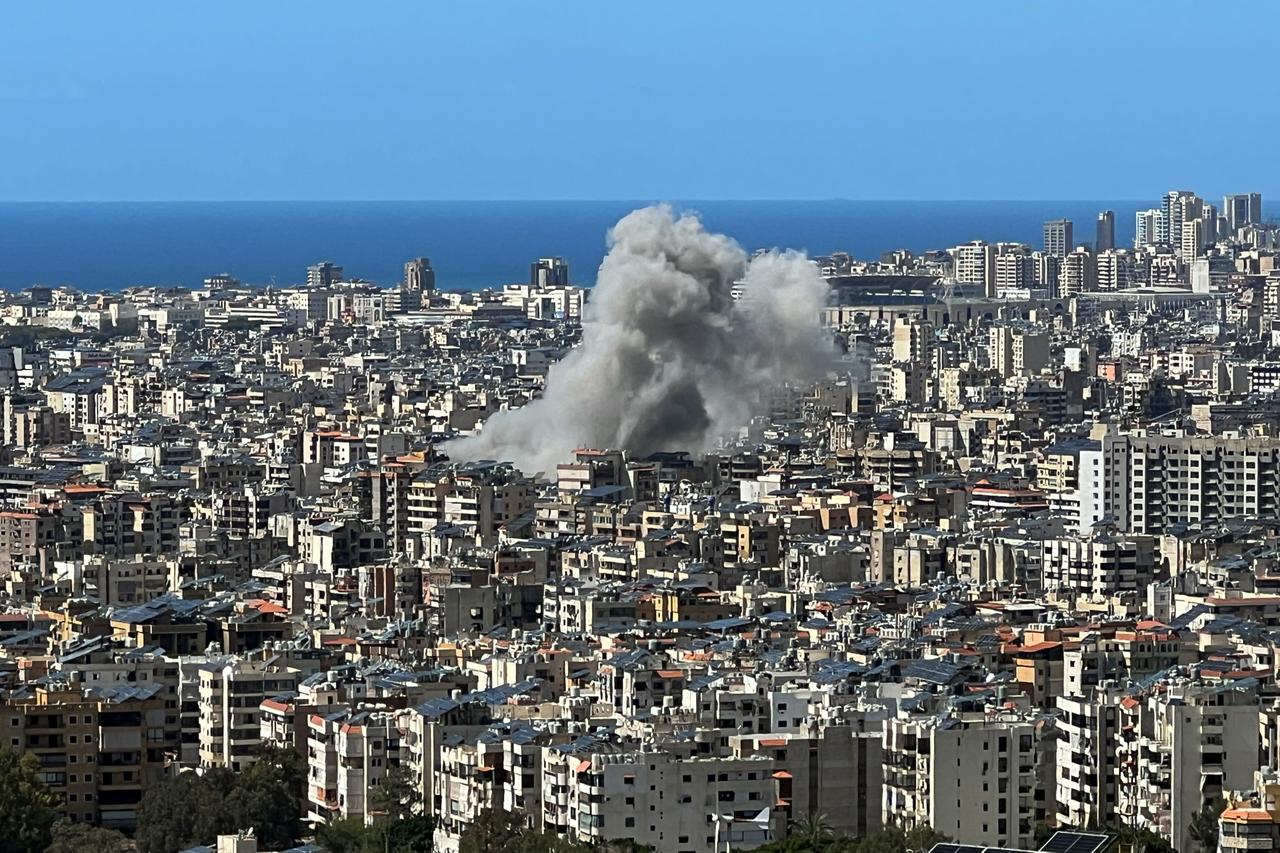 Smoke rises from the site of an Israeli airstrike that targeted an area in Beirut's southern suburbs on March 31, 2026. (AFP Photo)