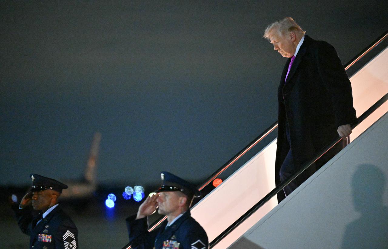 US President Donald Trump steps off Air Force One upon arrival at Joint Base Andrews, Maryland on March 29, 2026. (AFP Photo)