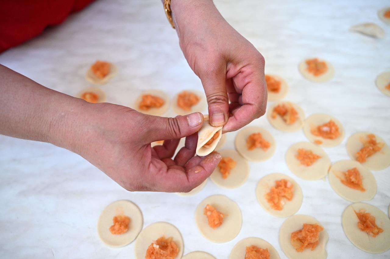Potato filling is placed onto small circles of dough during the preparation of hingel dumplings in Sivas, Türkiye, March 4, 2026. (AA Photo