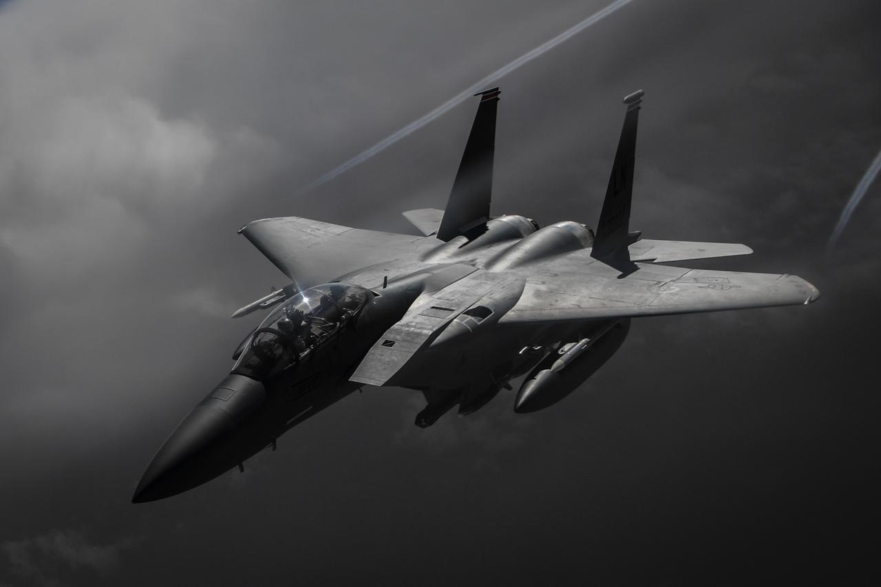 Kuwaiti F/A-18 'mistakenly' shot down three US F-15s in friendly fire incident