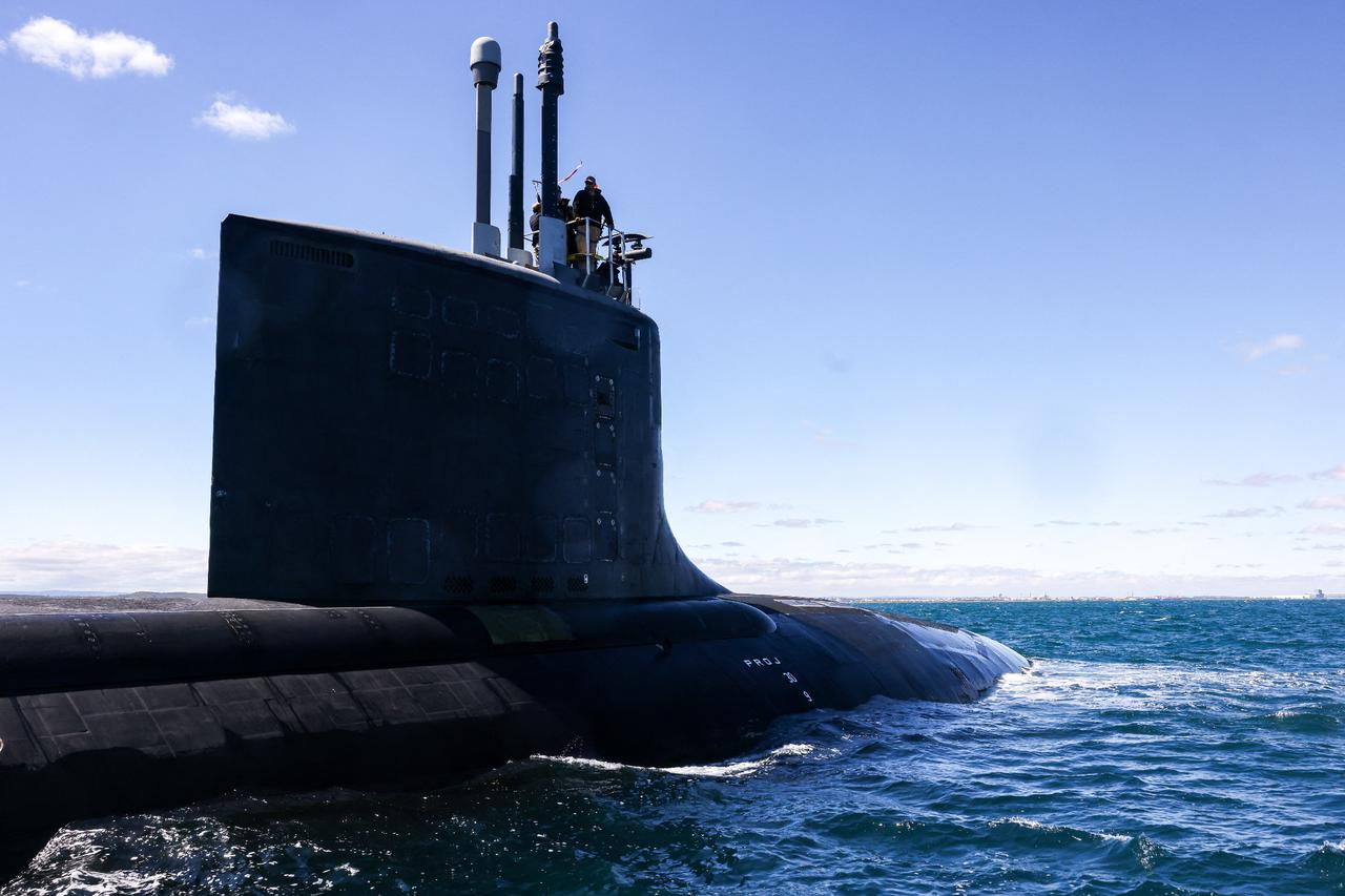 US submarine sinks Iranian warship with torpedo in first such attack since WW2