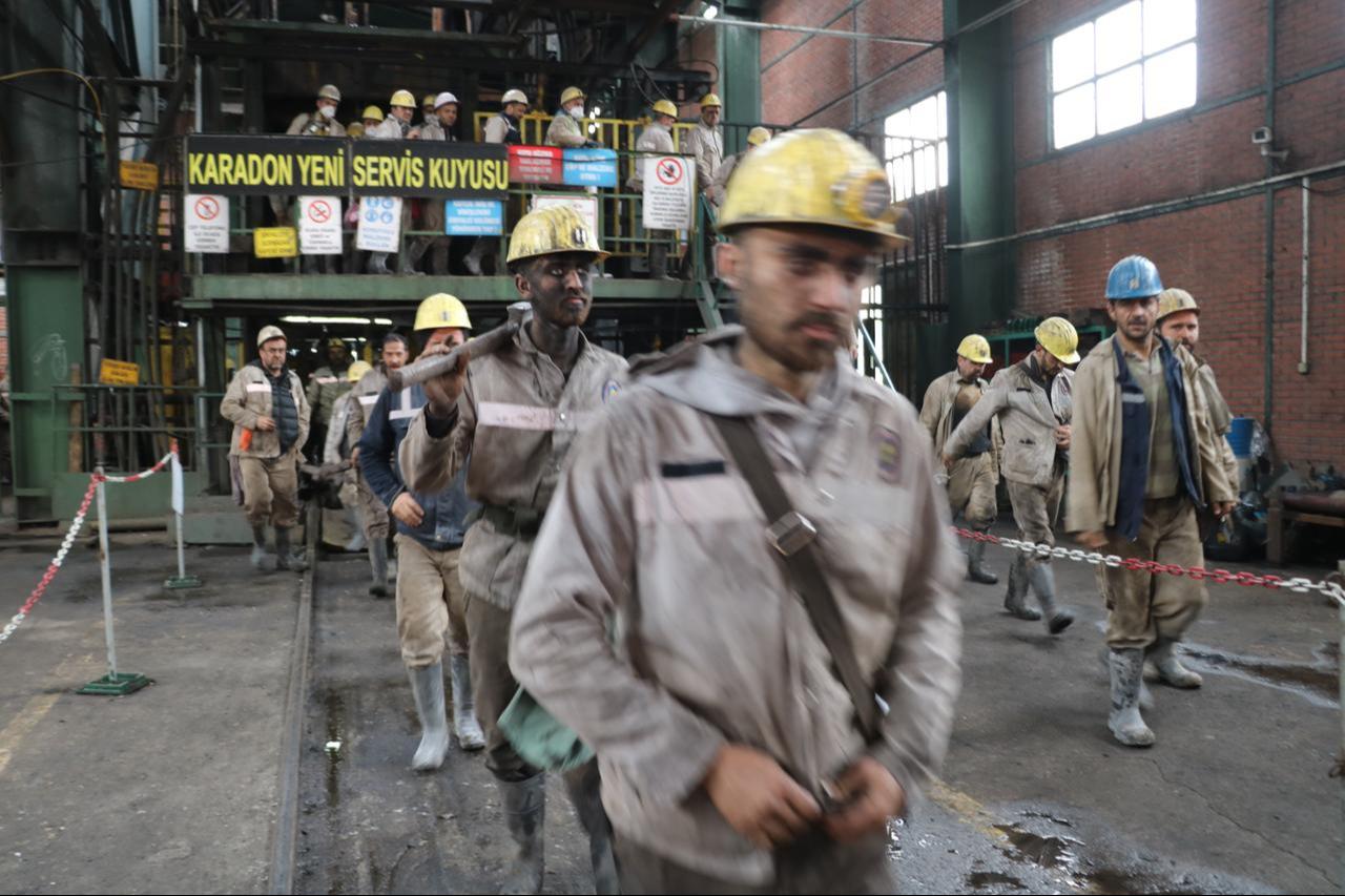 Miners leaving the shaft after their shift at the Karadon Yeni Service Shaft in Zonguldak, Türkiye, May 4, 2025. (AA Photo)