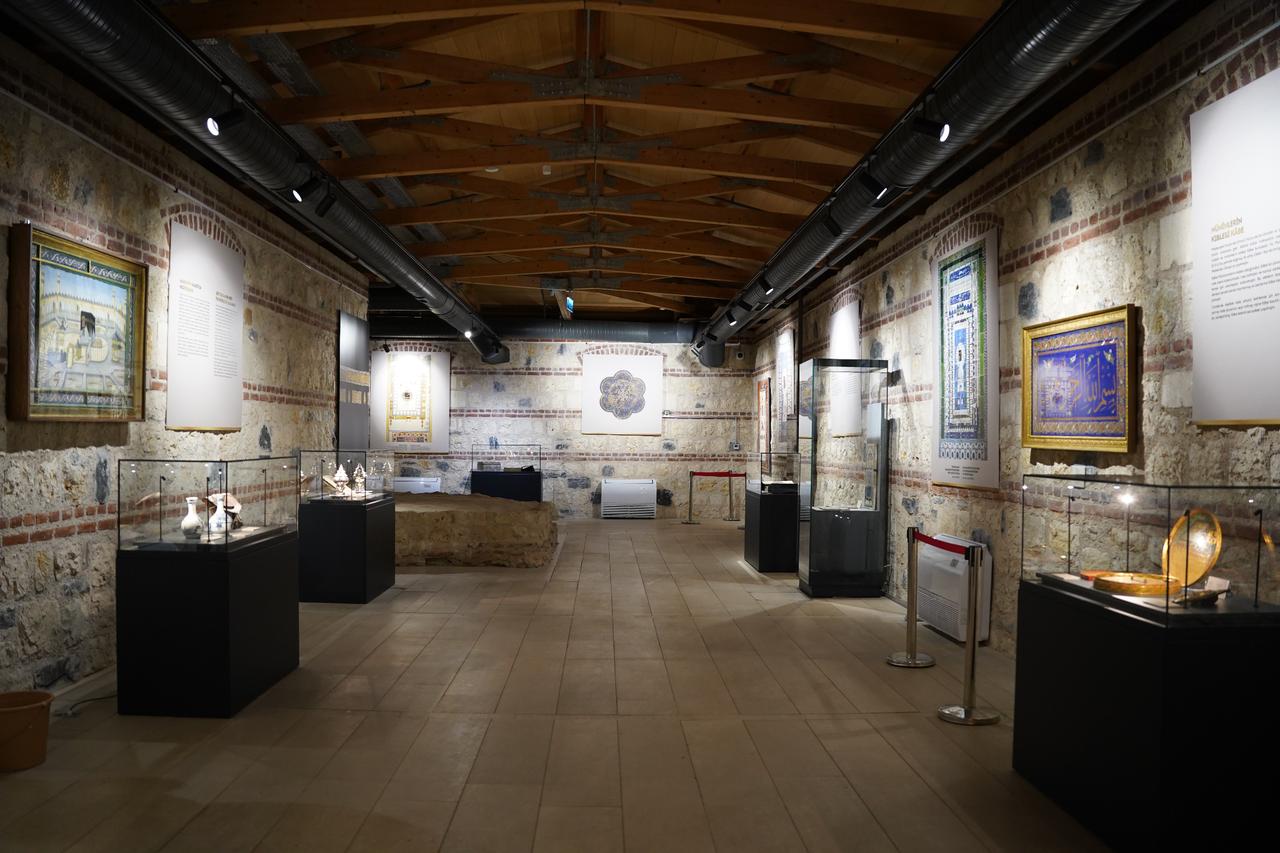 Rare sacred relics of Ottoman sultans revealed in Istanbul