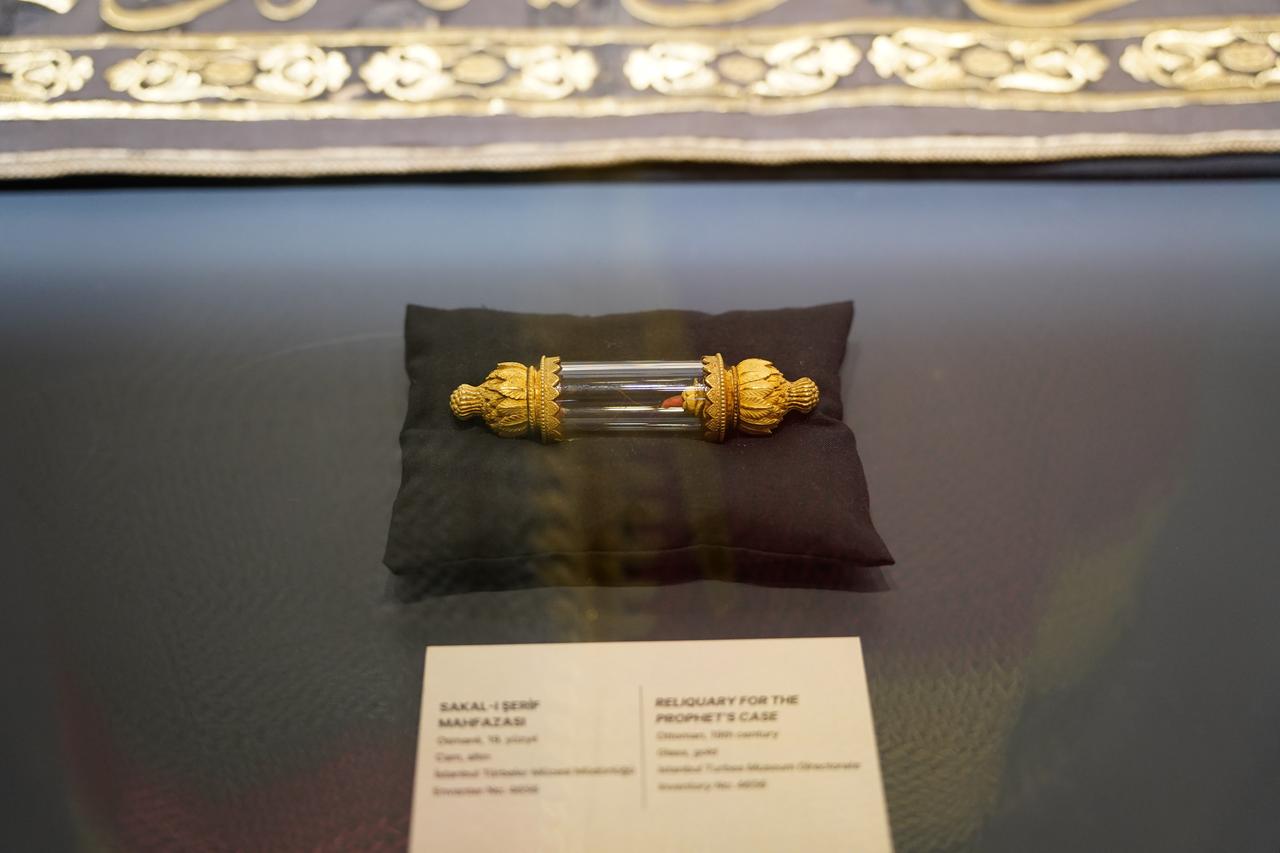 A reliquary believed to contain strands of the Prophet Muhammad’s beard (Sakal-i Serif) is displayed at the “Ottoman Sultans’ Passion: Sacred Relics” exhibition at Rami Library in Istanbul, Türkiye, March 4, 2026. (AA Photo)