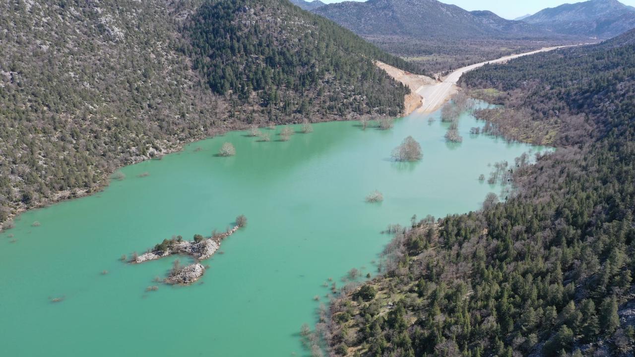 Water covers multiple lanes of the Antalya–Konya highway after severe rainfall, forcing traffic to use alternative routes, March 4, 2026. (IHA Photo)