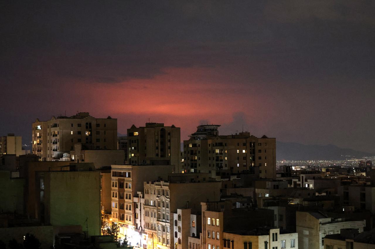 Smoke rises during airstrikes in the Iranian capital Tehran on March 6, 2026. (AFP Photo)