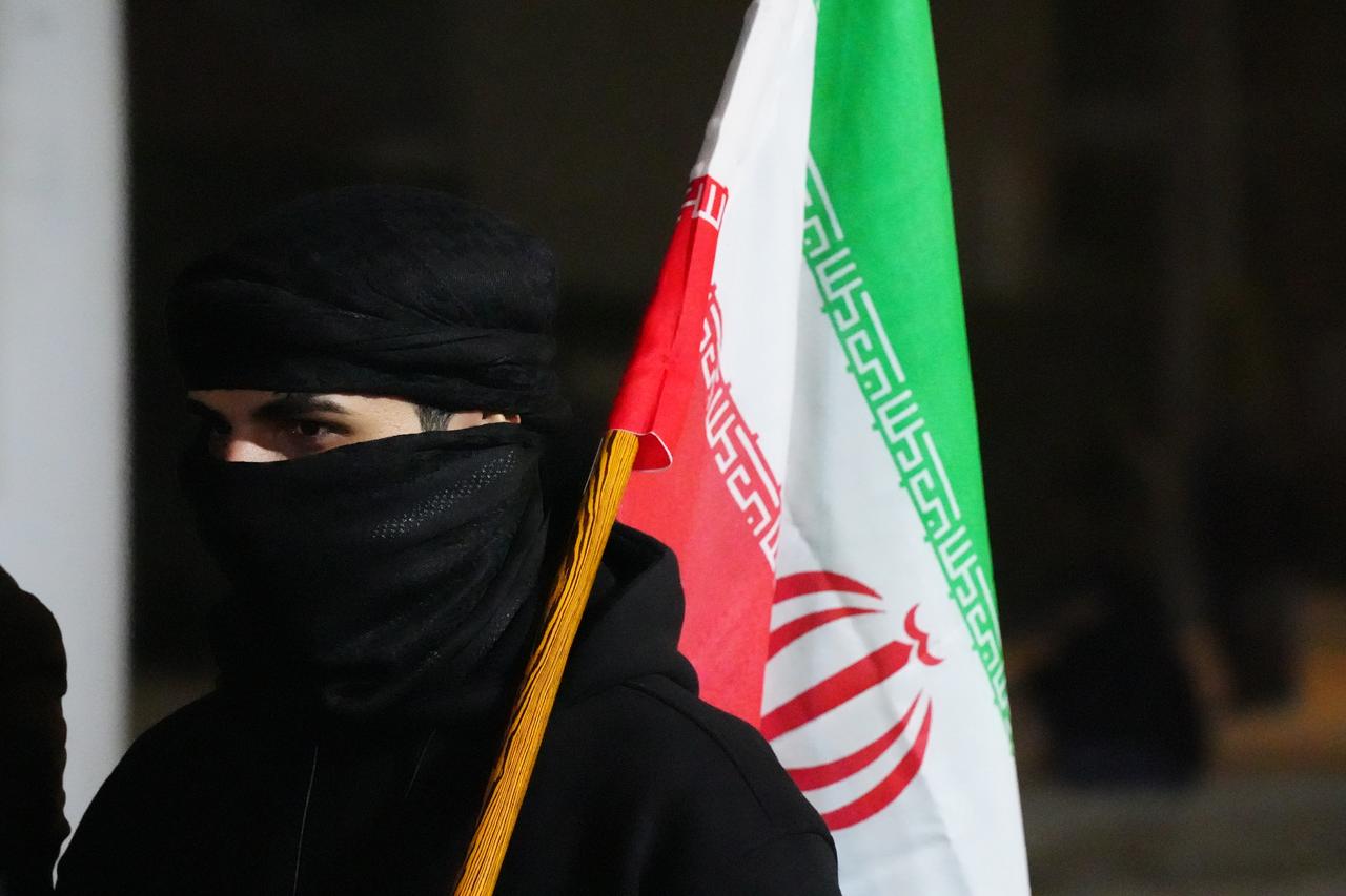 Iran threatens to strike all KRG facilities if armed groups cross its border