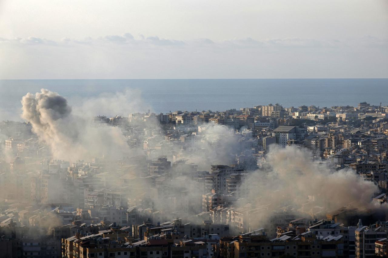Smoke rises from the site of an Israeli airstrike in Beirut’s southern suburbs on March 6, 2026. (AFP Photo)