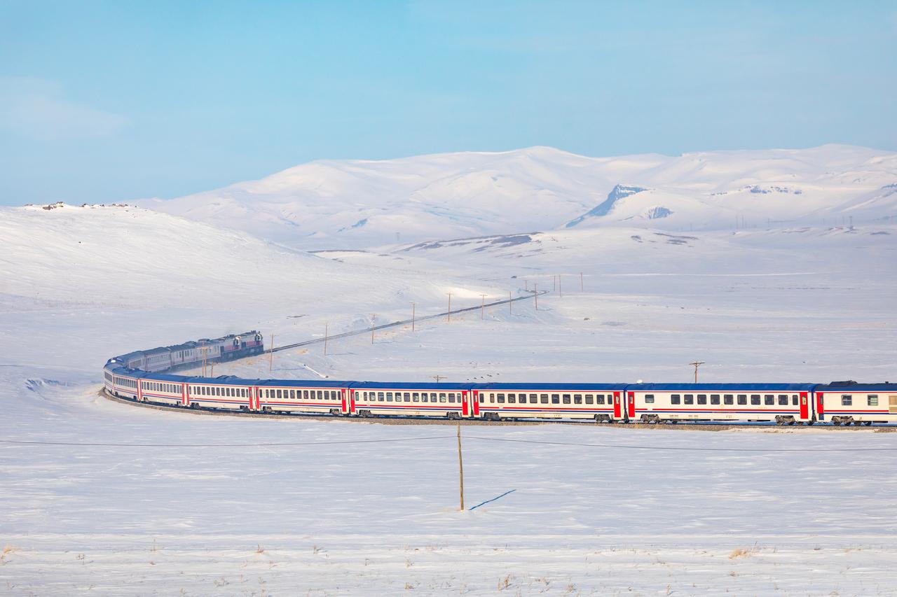 The Eastern Express (Doğu Ekspresi) passes through picturesque, snow-covered landscapes on its iconic route, Türkiye. (Adobe Stock Photo)