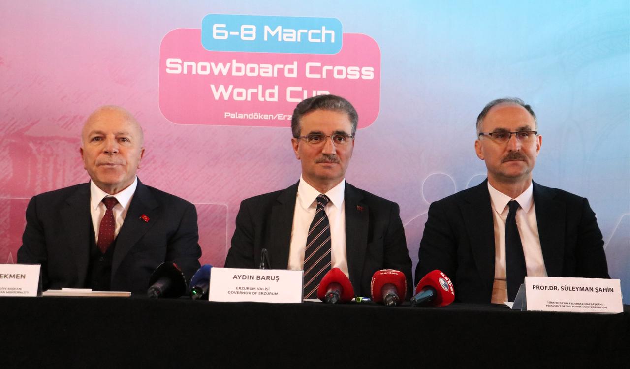 Erzurum to host the FIS SBX Snowboard World Cup with 300 athletes from 15 countries. At a press conference on Palandoken Mountain: Governor Aydin Barus (center), Mayor Mehmet Sekmen (left), and Turkish Ski Federation President Suleyman Sahin (right). Erzurum, Türkiye, March 5, 2026. (AA Photo)