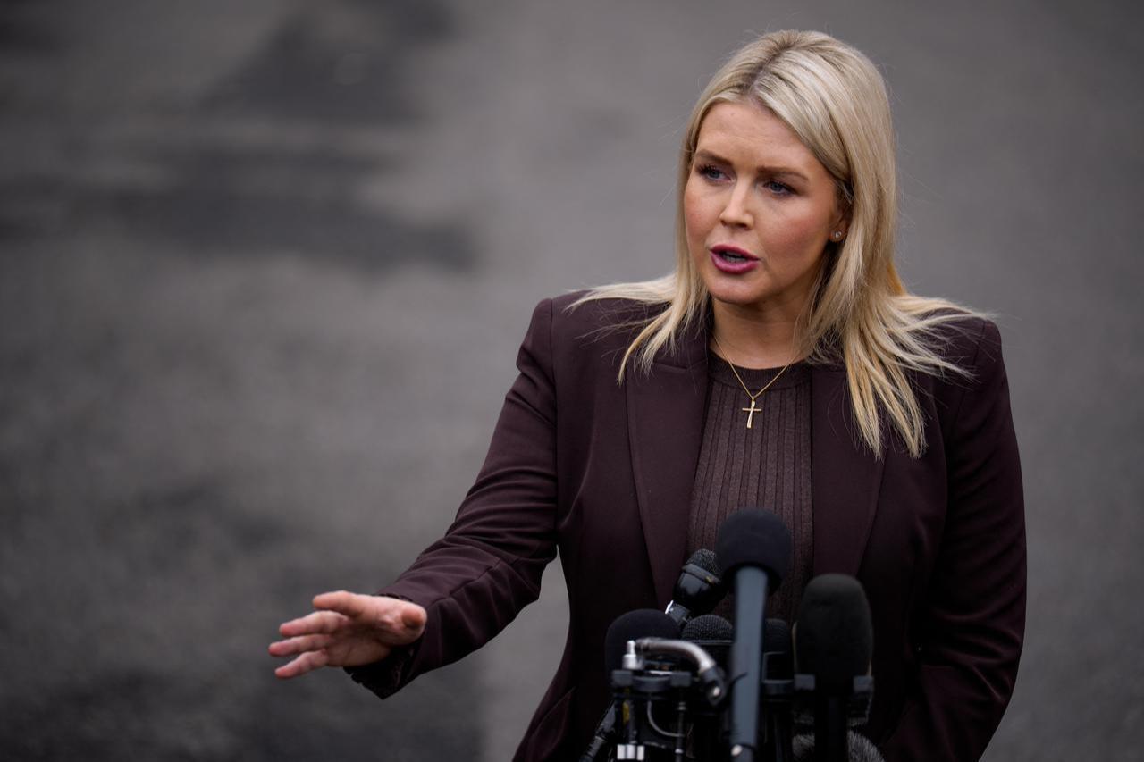 White House Press Secretary Karoline Leavitt speaks to members of the media following a television interview on the North Lawn of the White House, in Washington, DC, March 6, 2026. (AFP Photo)