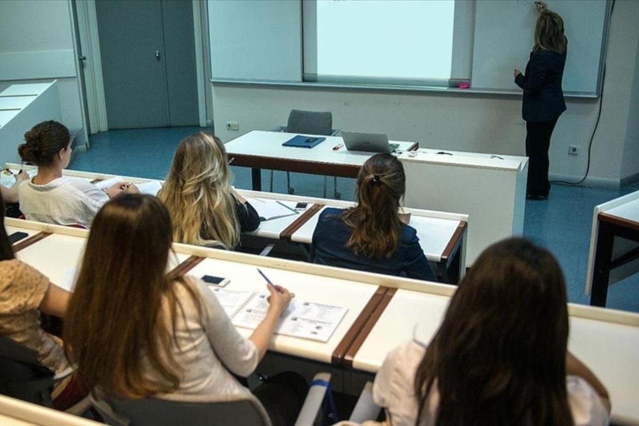 A file photo shows female university students attending a lecture in Türkiye. (AA Photo)