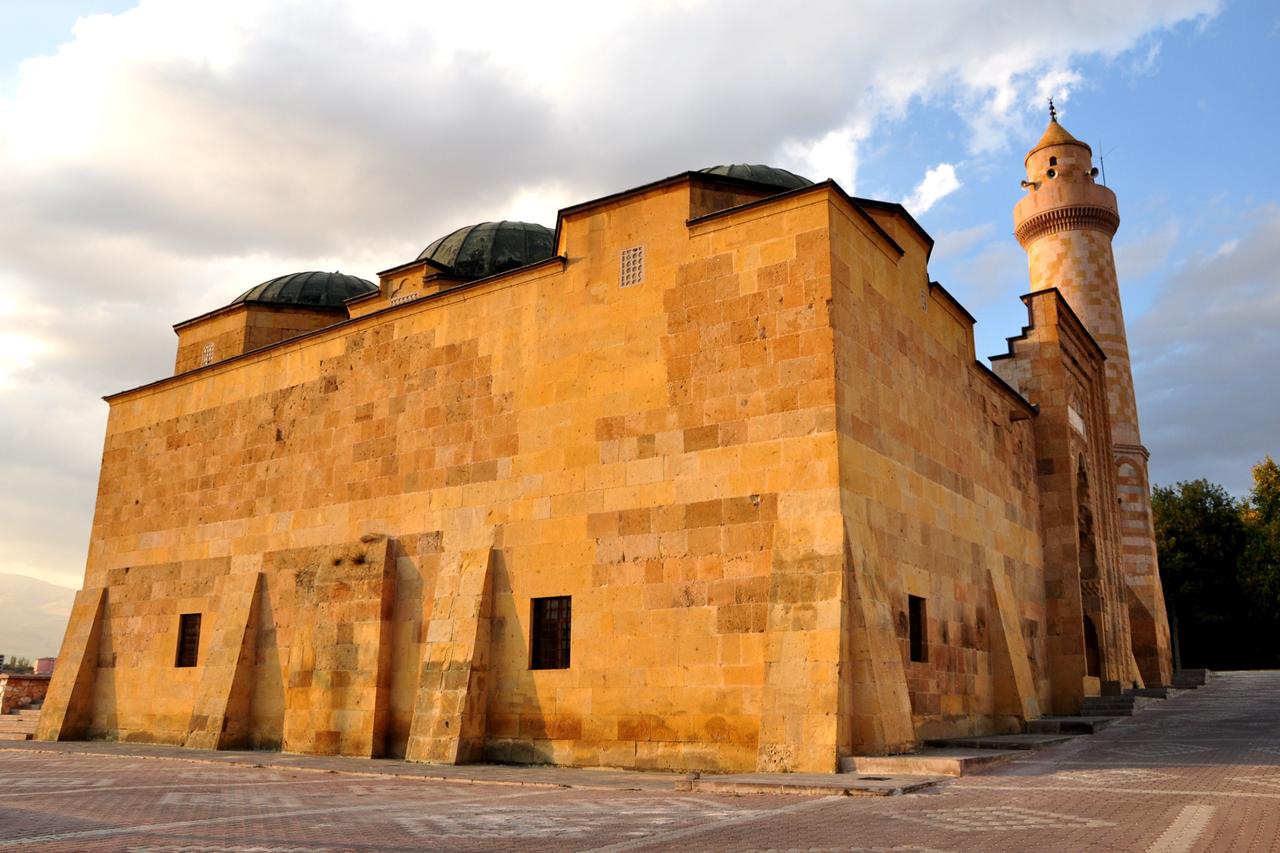 Step inside 800-year-old Seljuk masterpiece mosque in central Anatolia
