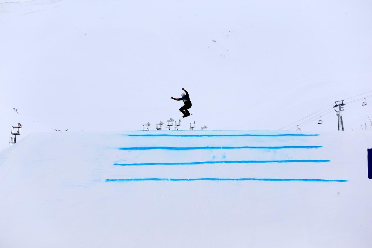 The FIS Snowboard Cross World Cup is underway, featuring 300 athletes from 15 nations. Erzurum, Türkiye, March 6, 2026. (AA Photo)