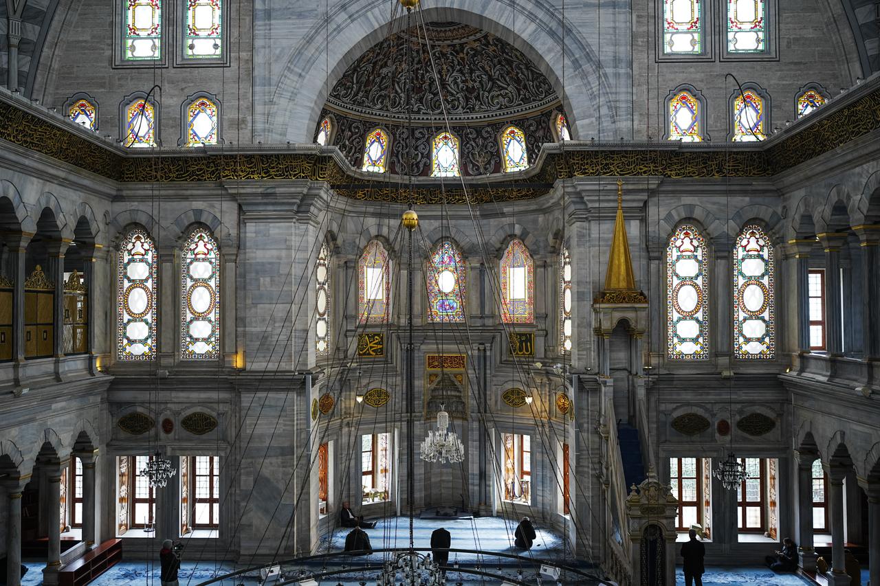 Inside the mosque, 174 windows illuminate the rich textures of marble, calligraphy, and ornamental flourishes. Istanbul, Türkiye, March 7, 2026. (AA Photo)