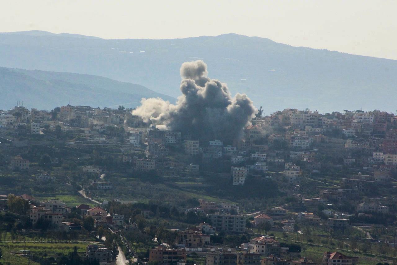 A plume of smoke rises from the site of an Israeli airstrike in the southern Lebanese village of al Khiam on March 6, 2026. (AFP Photo)