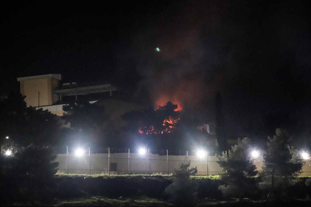 A photograph shows a fire at the site of a drone strike in Iraq's northeastern city of Sulaymaniyah in the KRG region late on March 3, 2026. (AFP Photo)