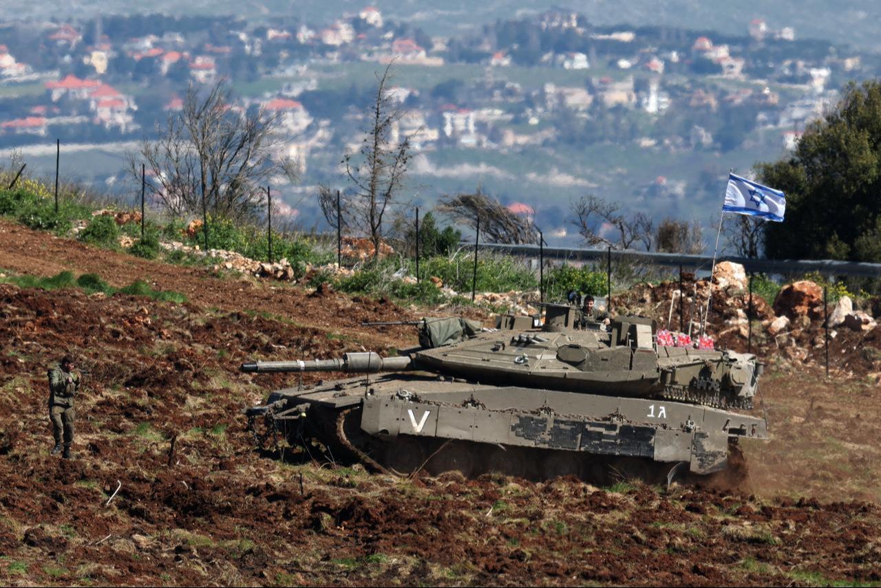 An Israeli tank takes a position along the Israel-Lebanon border on March 8, 2026. (AFP Photo)
