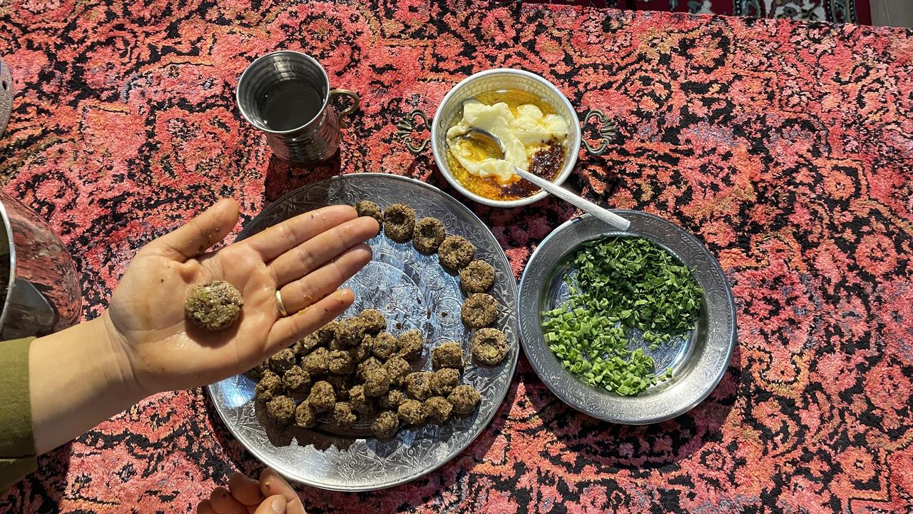 A cook shapes small patties of the ciger taplamasi mixture before cooking in Bitlis, Türkiye, March 9, 2026. (AA Photo)